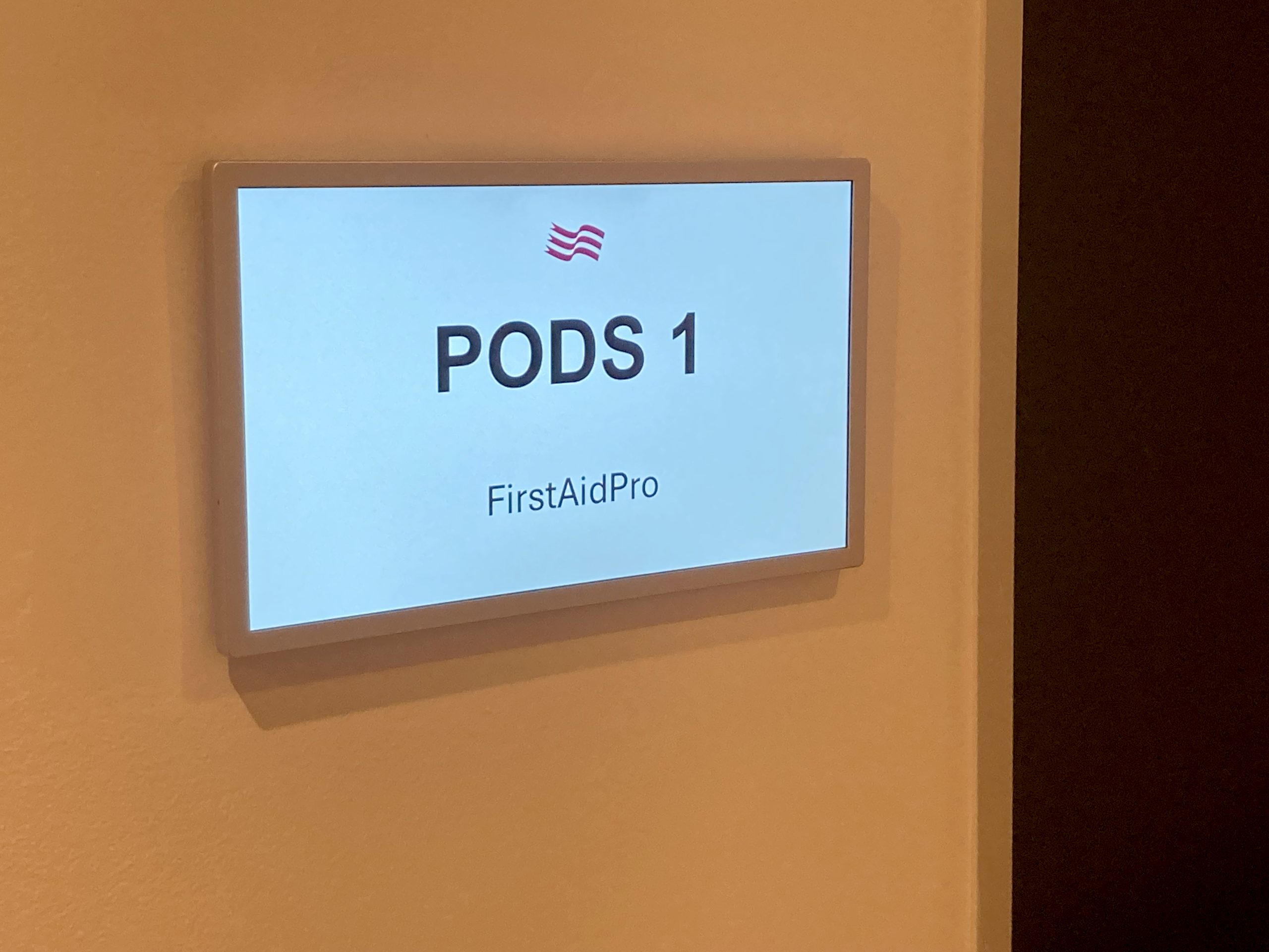 Crowne Plaza Canberra - Videri All-in-One Digital Signage Installation