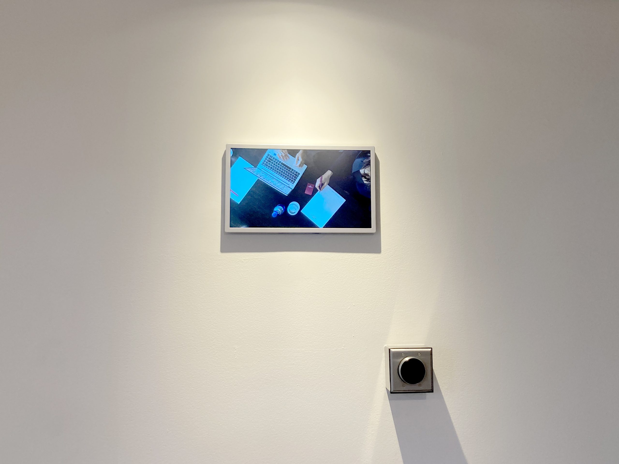 Crowne Plaza Canberra - Videri All-in-One Digital Signage Installation